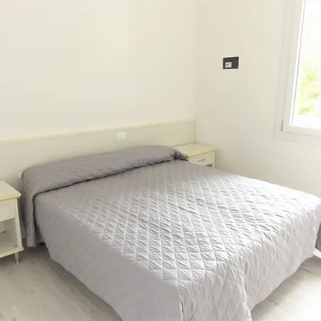 公寓 Bright Flat With Pool And Balcony 比比翁