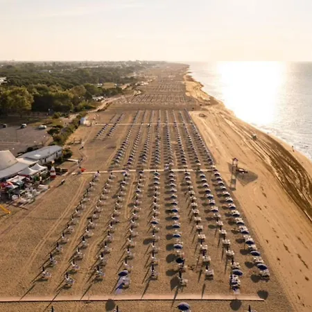 公寓 Bright Flat With Pool And Balcony